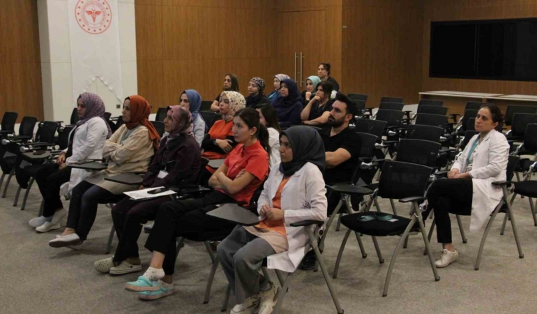 elazigda-saglik-calisanlarina-yonelik-egitimler-suruyor-NeRrP7HQ.jpg