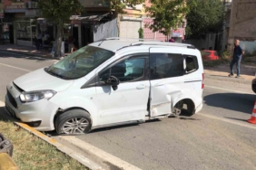 elazigda-trafik-kazasi-ambulans-ve-ticari-arac-carpisti-2-kisi-yaralandi-8lPYRf9l.jpg