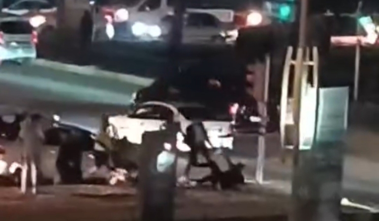 elazigda-trafik-kazasi-sonrasi-iki-taraf-birbirine-girdi-9ZeJHPST.jpg