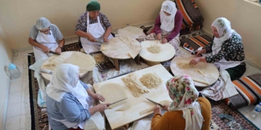 Elazığ'ın Ağın İlçesinde Kadınların Dayanışması: Üretimle Sosyalleşip Ekonomiye Katkı Sağlıyorlar elazigin-agin-ilcesinde-kadinlarin-dayanismasi-uretimle-sosyallesip-ekonomiye-katki-sagliyorlar-HJ588O1c.jpg