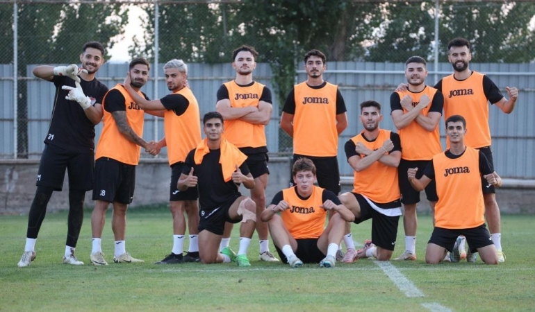 elazigspor-21-futbolcuyla-vana-gitti-Np2KvLBF.jpg