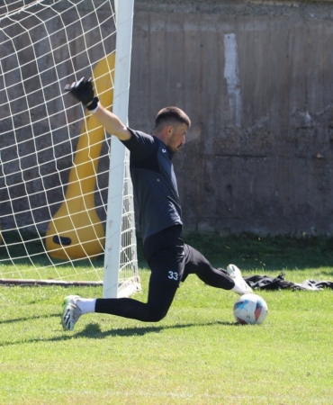 elazigsporun-kalecisi-ismet-yumakogullari-performansiyla-dikkat-cekiyor-grubun-en-az-gol-yiyen-kalecisi-XOCcXeVb.jpg