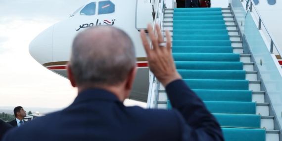 Erdoğan, Mısır Cumhurbaşkanı Sisi'yi "Rabia" ile uğurladı Erdoğan, Mısır Cumhurbaşkanı Sisi’yi “Rabia” ile uğurladı