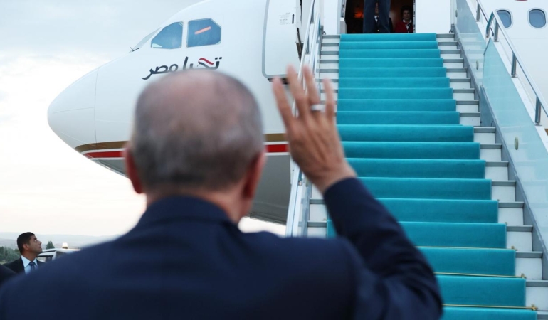 erdogan-misir-cumhurbaskani-sisiyi-rabia-ile-ugurladi-kzm5A1fS.jpg