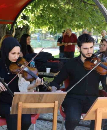 firat-universitesi-tip-fakultesine-yeni-baslayan-ogrenciler-icin-agac-dikim-etkinligi-duzenlendi-vQPWQHZ5.jpg