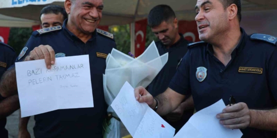 Öğrencilerin ziyaret ettiği depremzede itfaiyecilere anlamlı not Öğrencilerin ziyaret ettiği depremzede itfaiyecilere anlamlı not