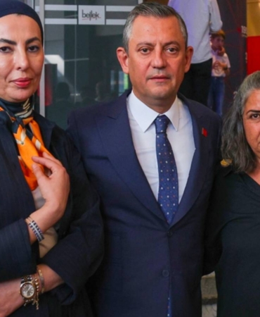 ozgur-ozel-annenin-gozyasinin-rengi-yoktur-is7xZKt8.jpg