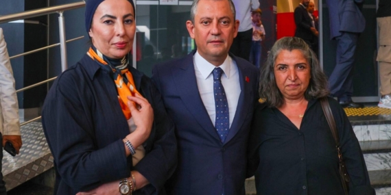Özgür Özel: "Annenin Gözyaşının Rengi Yoktur" Özgür Özel: “Annenin Gözyaşının Rengi Yoktur”