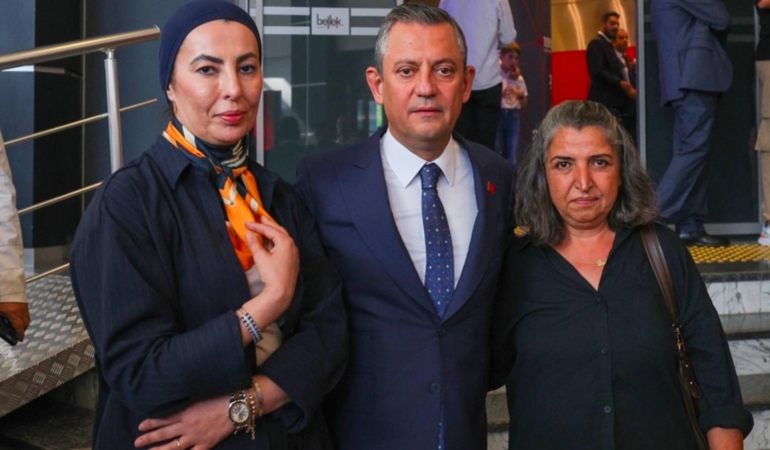 ozgur-ozel-annenin-gozyasinin-rengi-yoktur-is7xZKt8.jpg