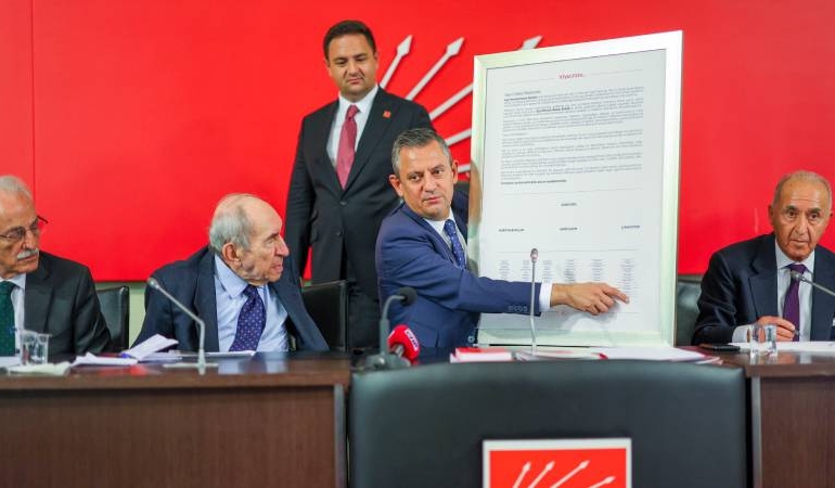 ozgur-ozelden-2123-yilindaki-chp-genel-baskanina-mektup-IkptA3Sx.jpg