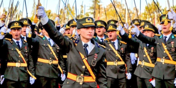Teğmenlerin Kılıçlı Yemin Töreni Sonrası Kara Harp Okulu Komutanı İstifa Etti Teğmenlerin Kılıçlı Yemin Töreni Sonrası Kara Harp Okulu Komutanı İstifa Etti