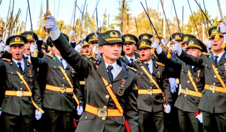 tegmenlerin-kilicli-yemin-toreni-sonrasi-kara-harp-okulu-komutani-istifa-etti-aW2yj5nv.jpg