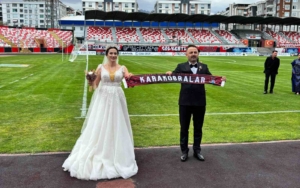 vanli-kadin-hakem-nikah-oncesi-stadyumda-duduk-caldi-6wwfXtEb.jpg