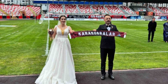 Vanlı Kadın Hakem, Nikah Öncesi Stadyumda Düdük Çaldı Vanlı Kadın Hakem, Nikah Öncesi Stadyumda Düdük Çaldı