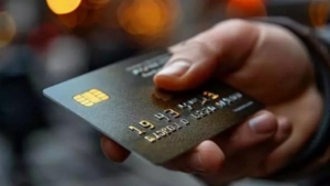 alisveriste-7-bin-tlyi-asanlar-icin-yeni-donem-artik-kredi-karti-zorunlulugu-geliyor-FzCkvMfB.jpg