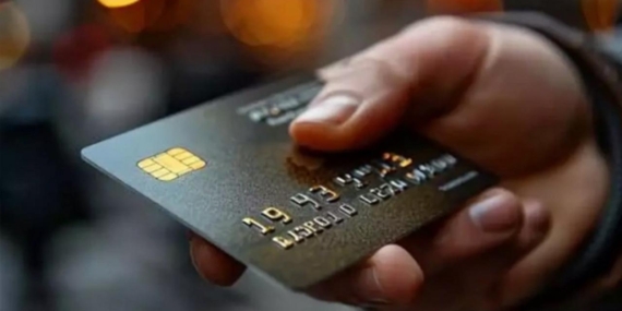 Alışverişte 7 Bin TL’yi Aşanlar İçin Yeni Dönem: Artık Kredi Kartı Zorunluluğu Geliyor Alışverişte 7 Bin TL’yi Aşanlar İçin Yeni Dönem: Artık Kredi Kartı Zorunluluğu Geliyor