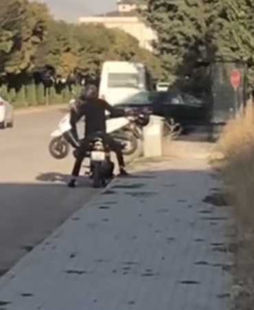 arizalanan-motosikleti-motosiklet-ile-tasimaya-calisti-Gz4CWqQu.jpg