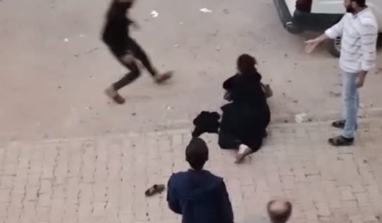 bir-kosede-kadinlar-diger-kosede-erkekler-kavga-etti-rec3nxZh.jpg