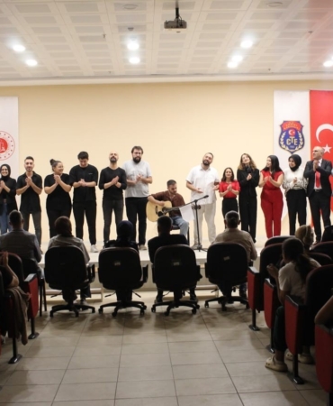 elazig-belediyesi-kadin-hukumluler-icin-gosteri-duzenledi-dmiPwlZu.jpg