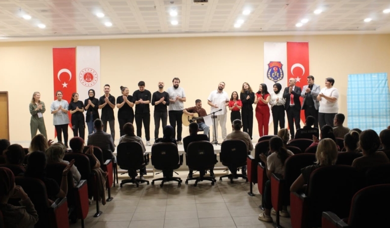 elazig-belediyesi-kadin-hukumluler-icin-gosteri-duzenledi-dmiPwlZu.jpg