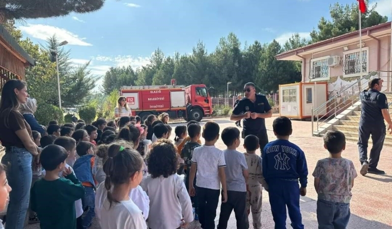 elazig-itfaiyesinden-ogrencilere-egitim-mu7uMZlW.jpg