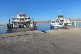 elazig-ve-tuncelide-siddetli-firtina-nedeniyle-feribot-seferleri-durduruldu-KynfrHFz.jpg