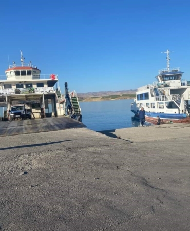 elazig-ve-tuncelide-siddetli-firtina-nedeniyle-feribot-seferleri-durduruldu-KynfrHFz.jpg