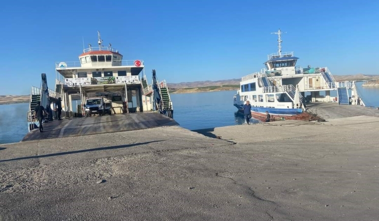 elazig-ve-tuncelide-siddetli-firtina-nedeniyle-feribot-seferleri-durduruldu-KynfrHFz.jpg