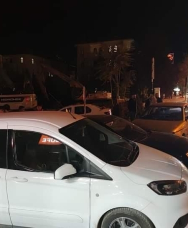 elazigda-4-aracli-zincirleme-kaza-savrulan-aracin-carptigi-yaya-agir-yaralandi-2TRrq64C.jpg