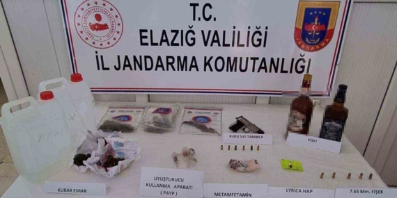 Elazığ’da 8 bin litre kaçak içki ele geçirildi, 8 şüpheli gözaltına alındı Elazığ’da 8 bin litre kaçak içki ele geçirildi, 8 şüpheli gözaltına alındı