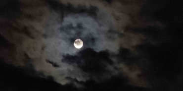 elazigda-ayin-bulutlar-arasinda-gecisi-hayranlik-uyandirdi-t1EyREOw.jpg
