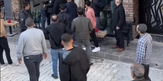 Elazığ’da İki Grup Arasında Bıçaklı Kavga: 1 Yaralı Elazığ’da İki Grup Arasında Bıçaklı Kavga: 1 Yaralı