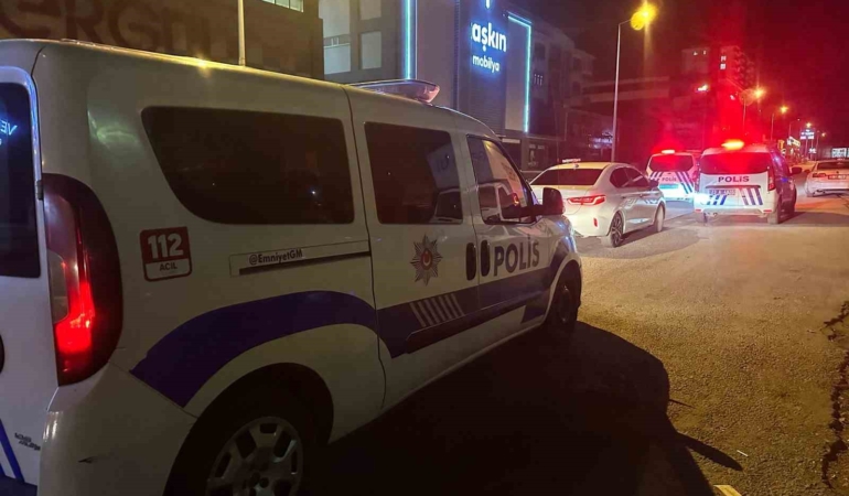 elazigda-dugun-salonunda-bicakli-kavga-4-yarali-BDLPNym5.jpg