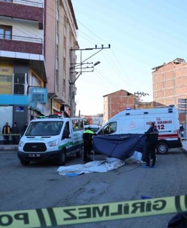 elazigda-feci-kaza-beton-pompa-aracinin-altinda-kalan-yasli-adam-hayatini-kaybetti-2fig27GU.jpg