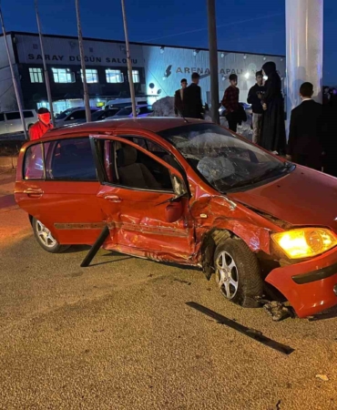elazigda-iki-otomobil-carpisti-2si-agir-5-yarali-KePrTRh8.jpg