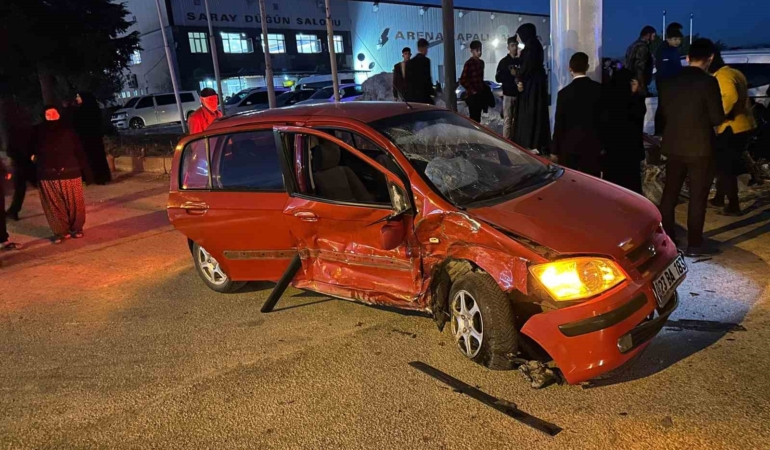 elazigda-iki-otomobil-carpisti-2si-agir-5-yarali-KePrTRh8.jpg