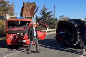 elazigda-minibus-ile-pikap-carpisti-1-yarali-gHUpRXUY.jpg