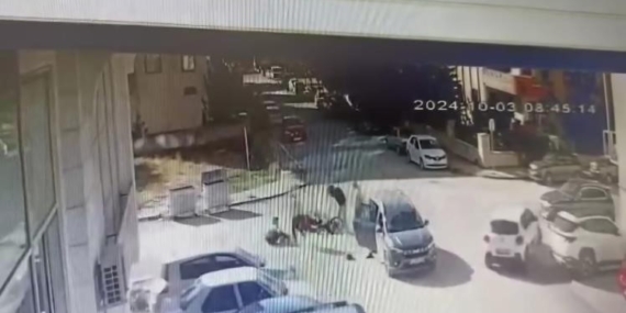 Elazığ’da Motosiklet ile Otomobilin Çarpışma Anı Kameralara Yansıdı Elazığ’da Motosiklet ile Otomobilin Çarpışma Anı Kameralara Yansıdı