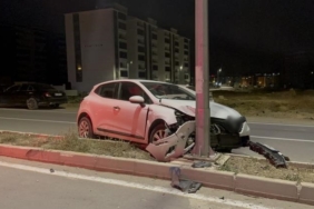 elazigda-otomobil-aydinlatma-diregine-carpti-1-yarali-aMQjG1cK.jpg