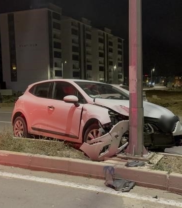 elazigda-otomobil-aydinlatma-diregine-carpti-1-yarali-aMQjG1cK.jpg