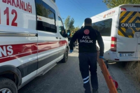 elazigda-otomobil-ile-ogrenci-servisi-carpisti-2si-agir-4-yarali-jyjZIT3x.jpg