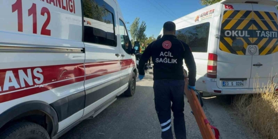 Elazığ’da otomobil ile öğrenci servisi çarpıştı: 2’si ağır 4 yaralı Elazığ’da otomobil ile öğrenci servisi çarpıştı: 2’si ağır 4 yaralı