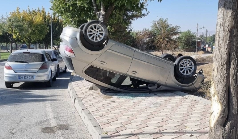 elazigda-otomobil-takla-atti-2-yarali-akCnybD3.jpg
