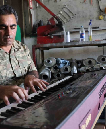 elazigda-sanayinin-fazil-sayi-oto-tamir-ustasi-nota-bilgisi-olmadan-muzik-yapiyor-4YpedJDR.jpg