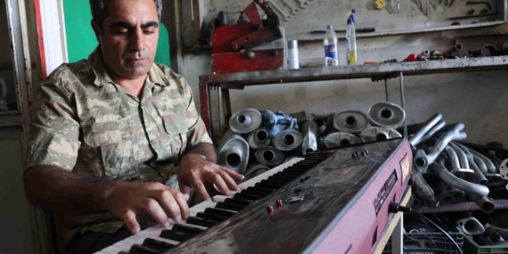 Elazığ’da "Sanayinin Fazıl Say’ı": Oto tamir ustası nota bilgisi olmadan müzik yapıyor Elazığ’da “Sanayinin Fazıl Say’ı”: Oto tamir ustası nota bilgisi olmadan müzik yapıyor