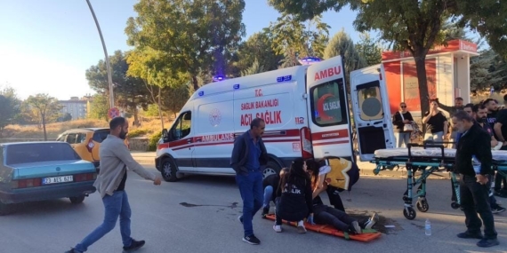 Elazığ’da Ticari Taksi ile Motosiklet Çarpıştı: 1 Yaralı Elazığ’da Ticari Taksi ile Motosiklet Çarpıştı: 1 Yaralı