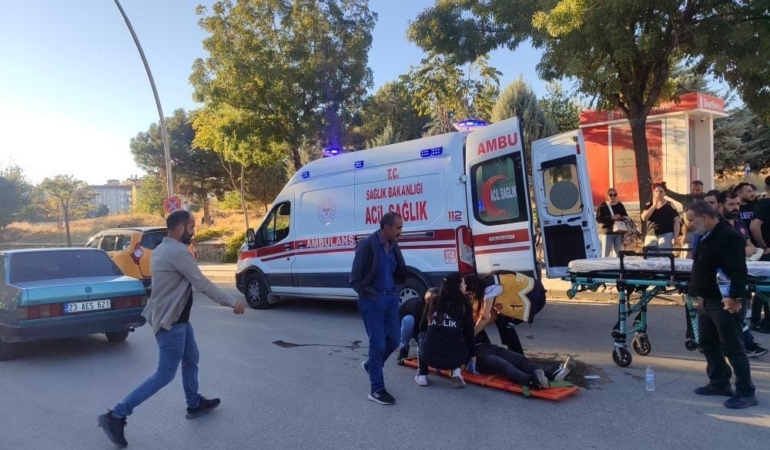 elazigda-ticari-taksi-ile-motosiklet-carpisti-1-yarali-gU5m5pX7.jpg