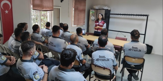 Elazığ Jandarması, Hipodrom Güvenlik Görevlilerine Uyuşturucuyla Mücadele Eğitimi Verdi Elazığ Jandarması, Hipodrom Güvenlik Görevlilerine Uyuşturucuyla Mücadele Eğitimi Verdi