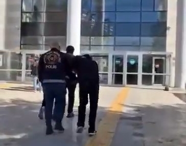 Elazığ’da vatandaşları gasp eden 4 şüpheli yakalandı Elazığ’da vatandaşları gasp eden 4 şüpheli yakalandı