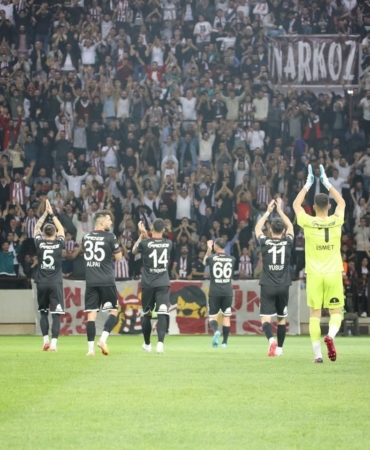 elazigsporlu-taraftarlardan-hakem-tepkisi-OtfvIgYV.jpg